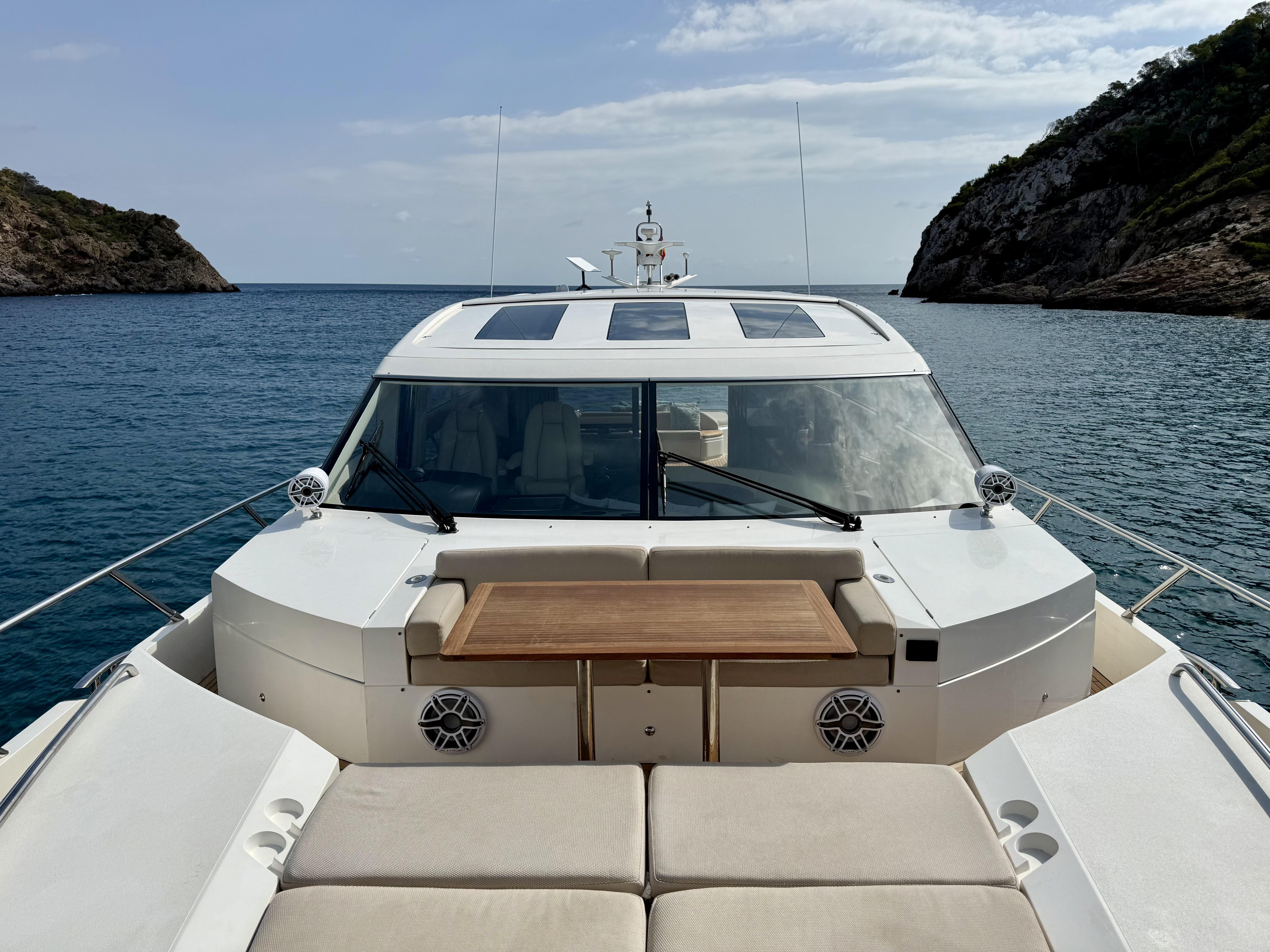 2015 PRINCESS  V72 